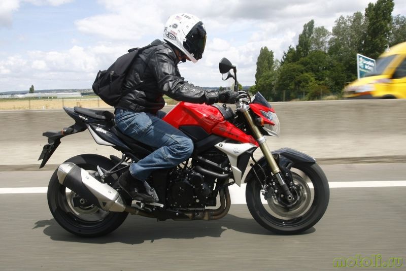 Тестдрайв мотоцикла Suzuki GSR750 от Моторевю.